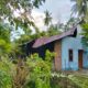 Satu dari tiga rumah warga Kampung Alue Sentang, Kecamatan Manyak Payed, Kabupaten Aceh Tamiang mengalami rusak akibat dihantam angin kencang (puting beliung). Waspada/Ist