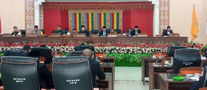 DPRK Abdya usulkan calon unsur pimpinan definitive, dalam rapat paripurna di gedung DPRK. Senin (4/10).Waspada/Syafrizal