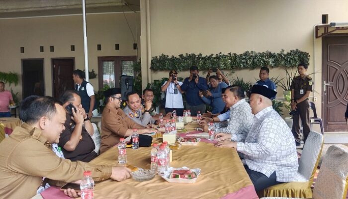 Kunjungi Posko Paslon Bupati, Pj Bupati Agara Silaturrahmi Ciptakan Pilkada Damai