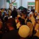 Jenazah Alm OK Arya memasuki Masjid Sya'roni untuk dishalatkan.Waspada/Ist