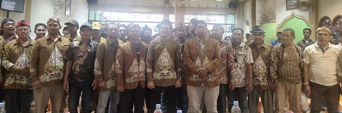 Calon Wakil Bupati Deliserdang Bayu Sumantri Agung saat berfoto bersama usai konsolidasi. (Waspada/ist).