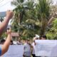 Saat sejumlah warga Kampung Baru protes pabrik pinang beroperasi yang diduga tidak memiliki izin. Waspada/Seh Muhammad Amin