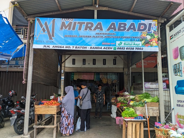 Usaha sembako binaan Yayasan Wakaf Baitul Asyi' Mitra Abadi memperoleh laba pada tahun 2024 sebesar Rp119.429.000. (Waspada/T.Mansursyah)