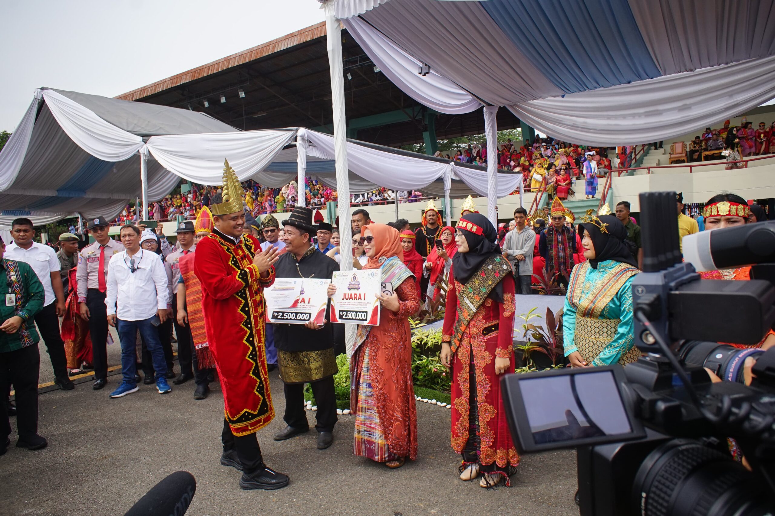 20 Guru Berprestasi Kota Medan Terima Penghargaan