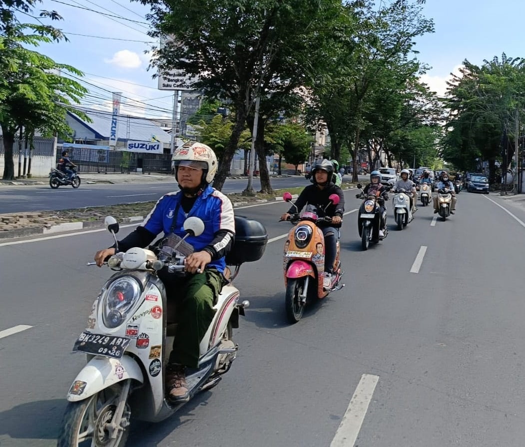 Komunitas Pecinta Scoopy Tampil Fashionable