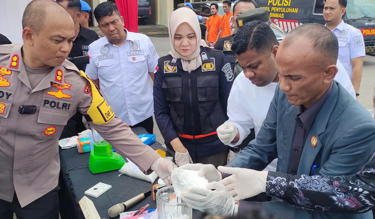 Polres Langsa Dan Bidlabfor Polda Sumut Musnahkan Barbuk Kokain, Sabu Dan Ganja