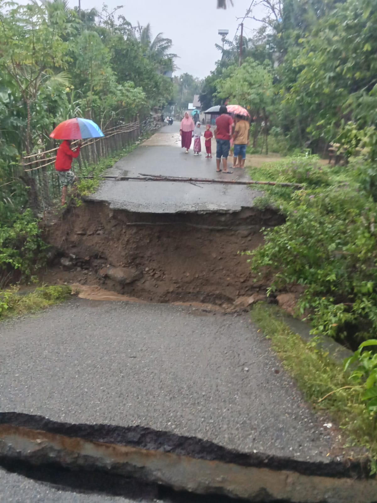 Beutong Ateuh Banggalang Dilanda Banjir Dan Longsor, Satu Jembatan Putus