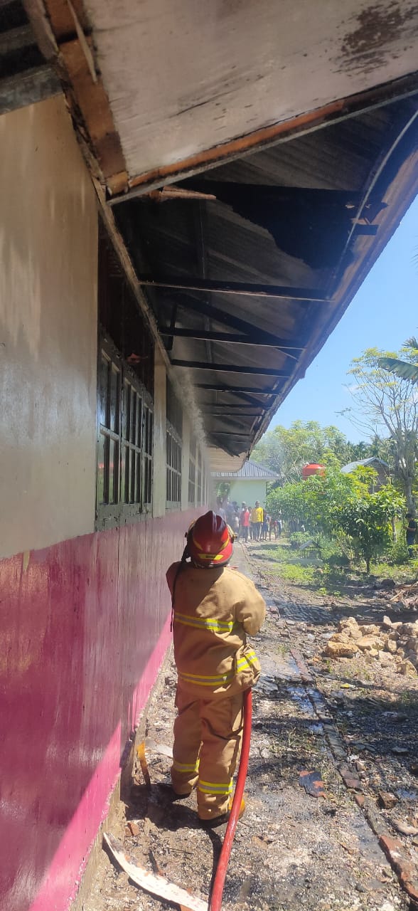 Ruang Belajar Dan Perpustakaan SDN 1 Tanoh Abee Terbakar Ruang Belajar Dan Perpustakaan SDN 1 Tanoh Abee Terbakar