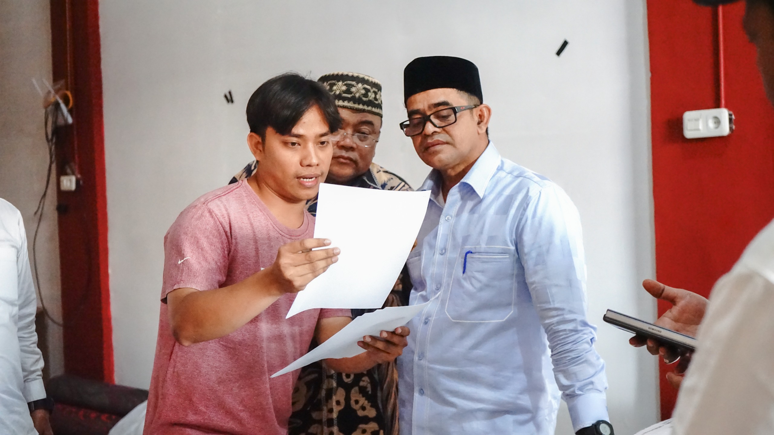 Jelang Tanam Padi, Pj Bupati Agara Sidak Ke Gudang Dan Kios Pupuk Subsidi