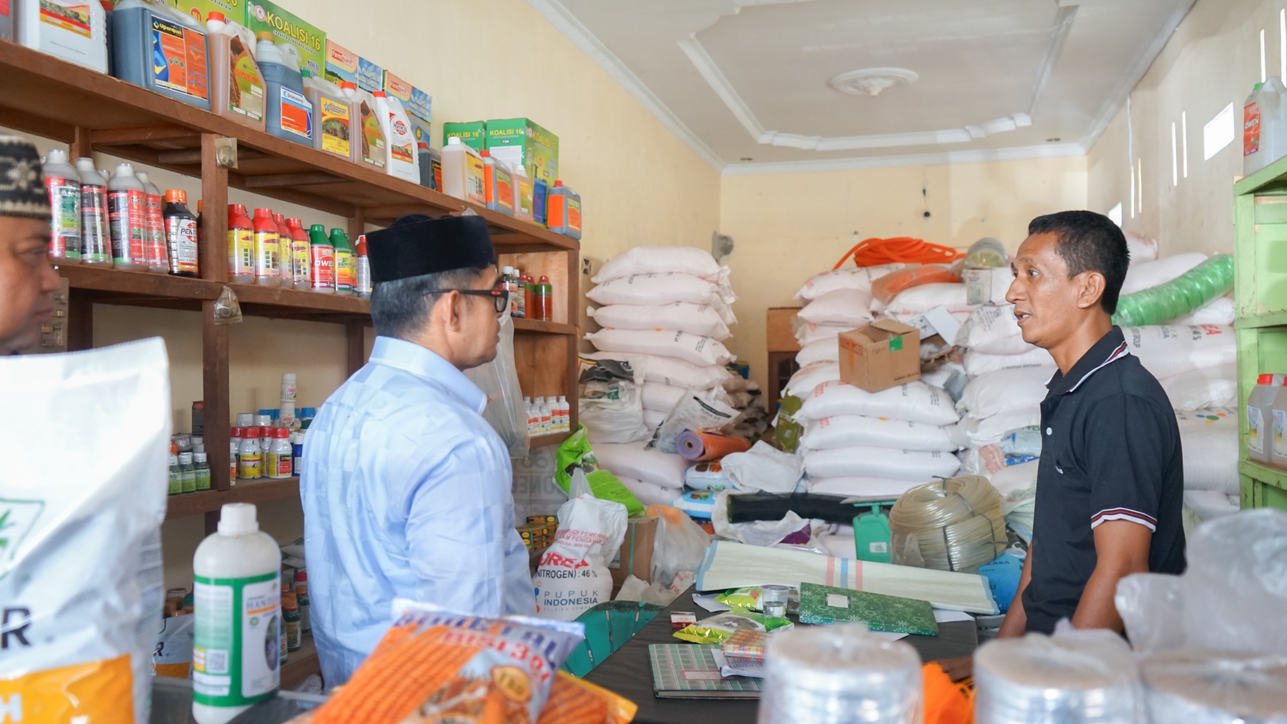 Jelang Tanam Padi, Pj Bupati Agara Sidak Ke Gudang Dan Kios Pupuk Subsidi