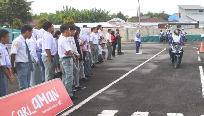Siswa YP Gajah Mada Antusias Belajar Prediksi Bahaya Di Jalan
