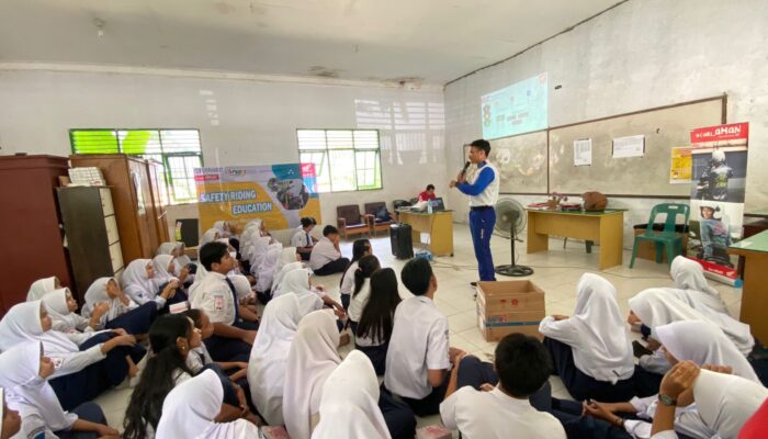 Ditemani New Honda Scoopy, Siswa SMPN 5 Stabat Semangat #Cari_Aman