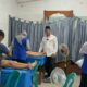ANGGOTA DPRD Sumut Ahmad Darwis dari Fraksi PKS menyaksikan langsung acara sunatan massal yang digelar di pelataran Masjid Al-Khairiyah Jl Kertas No 90 Kelurahan Sei Putih, Kecamatan Medan Barat, Jumat (27/12). Waspada/Ist