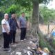 ANGGOTA Komisi IV DPRD Medan, Datuk Iskandar Muda, A.Md, saat mengunjungi kawasan Kampung Lalang, Kecamatan Medan Sunggal, Minggu (1/12). Waspada/ist