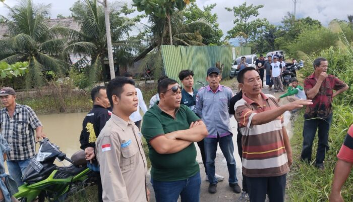 Prihatin Nasib Petani Terdampak Banjir, M Dahnil Ginting Bantu Rp2 Juta Dan Sembako