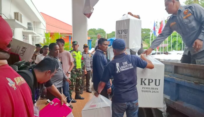 Kotak Tiga Kecamatan Tiba Di Kantor KIP Sabang Dengan Pengawalan Ketat