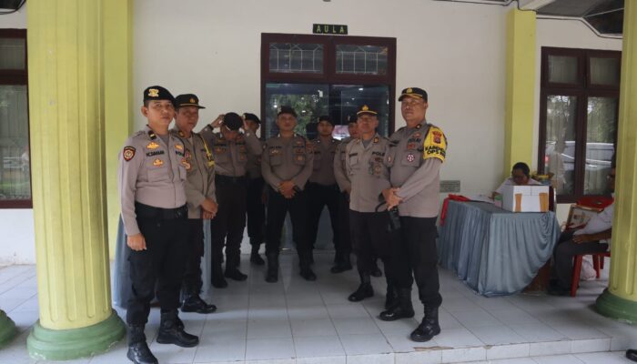 Personel Polres Langkat Amankan Penghitungan Dan Rekapitulasi Suara Di Gedung Pegnasos