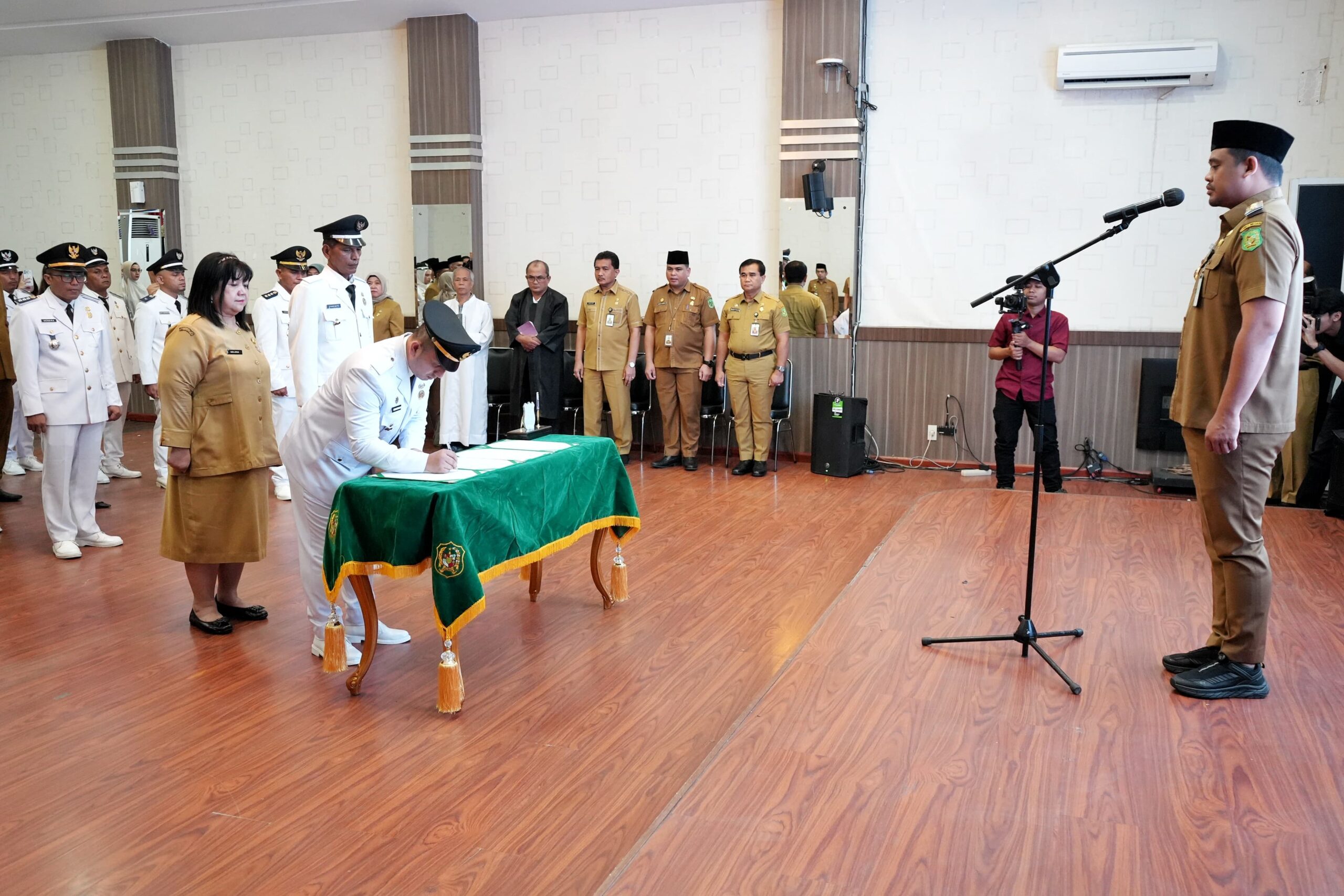 Wali Kota Medan Lantik 54 Orang Pejabat Administrator Dan Pengawas