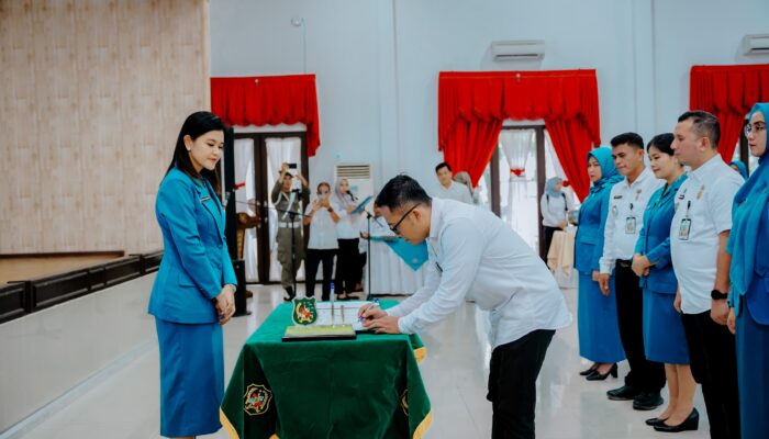 Kahiyang Ayu Lantik 4 Ketua TP PKK Kecamatan Sekaligus Kukuhkan Jadi Bunda PAUD