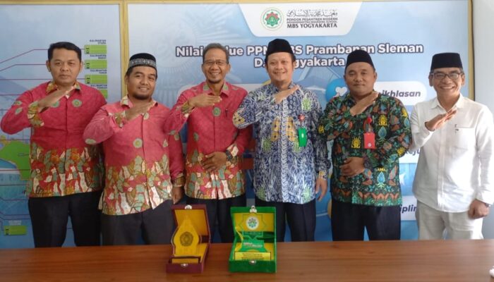 LPAIK UM Tapsel Studi Kader Kunjungi 4 Lembaga Pendidikan Ternama Di Yogyakarta