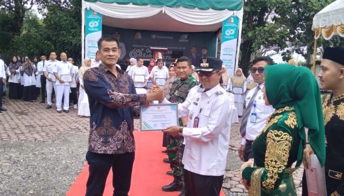 Pj Bupati Serahkan Piagam Penghargaan Kepada Yayasan Panti Rehabilitasi Narkoba Rumoh Harapan Nagan