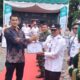 Pejabat (Pj) Bupati Nagan Raya Provinsi Aceh Dr. H. Iskandar AP menyerahkan Piagam Penghargaan kepada Ketua Yayasan Panti Rehabilitasi Yayasan Rumoh Harapan Nagan. Waspada/Muji Burrahman