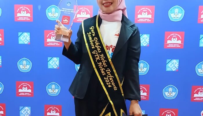 Manja Mulyani Terima Apresiasi Guru Dikdas Hebat Terfavorit 2024