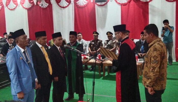 Ketua PN Sibuhuan Ambil Sumpah Pimpinan DPRD Palas