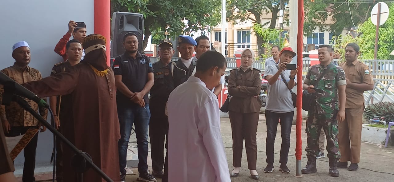 Langgar Qanun, Empat Pria Dicambuk