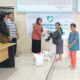 Ka Humas RSU SEAH Juliana SE MM serahkan sembako kepada warga kelurahan Cinta Damai, Kecamatan Medan Helvetia.