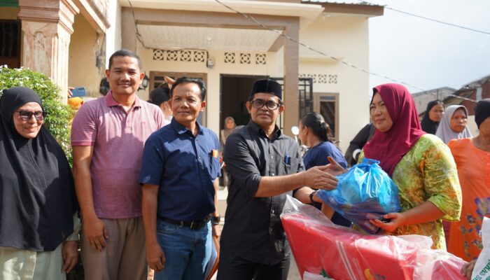 Pj Bupati Agara Taufik Serahkan Bantuan Korban Kebakaran