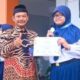 Kepala SMPN 27 Jakarta Kalungkan Medali Ke Siswa Berprestasi Pada Kompetisi ISIF 2024