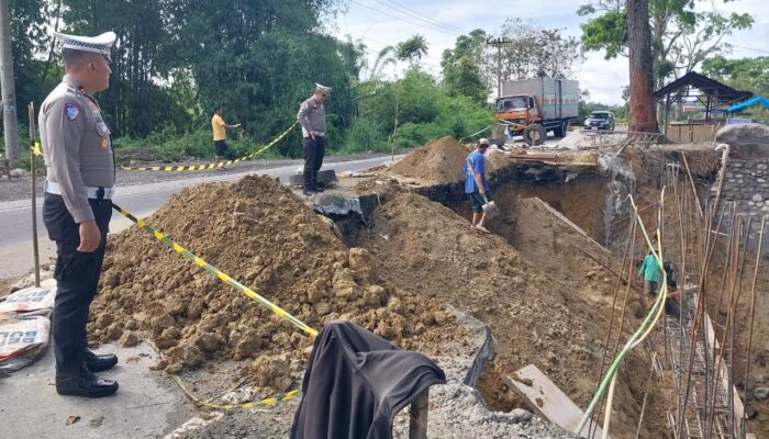 Banyak Longsor, Sat Lantas Polres Simalungun Survei Jalan Lintas Siantar – Parapat
