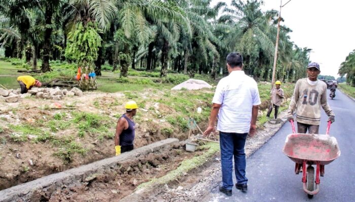 Bupati Simalungun Minta Perbaikan Jalan Bisa Dinikmati Pemudik Pada Akhir Tahun