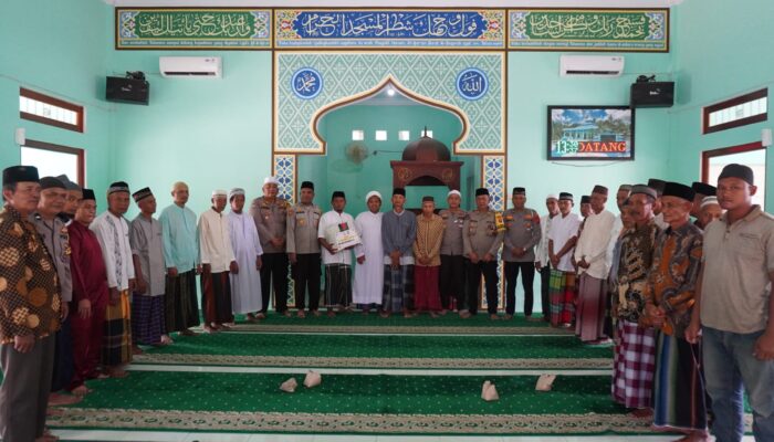 Polres Langkat Jumat Curhat Di Masjid Nassim Al- Thoyba Nur