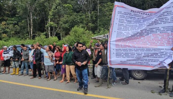 Pomparan Ompu Rikkar Tolak Peresmian Tugu Ompu Ulosan