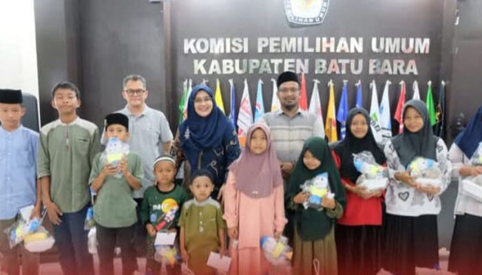 Santunan Dan Doa Bersama Anak Yatim Di KPU Batubara