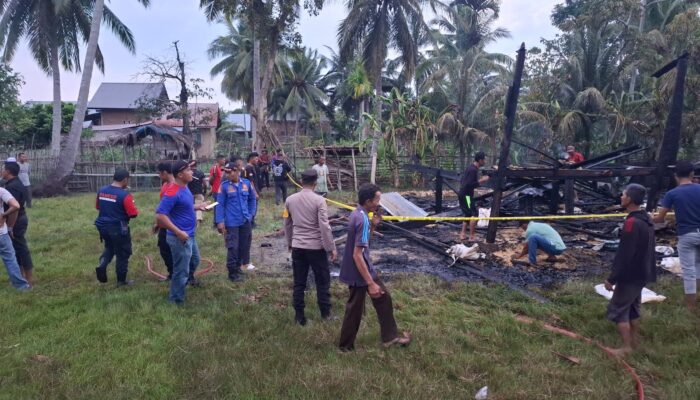 Rumah Kayu Musnah Terbakar Di Lhoksukon
