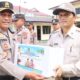 Kapolres P. Siantar Berikan Bingkisan Natal
