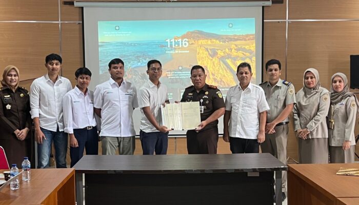 Berhasil Amankan Aset, Kantah Aceh Besar Serahkan 26 Sertipikat Kepada UIP SBU