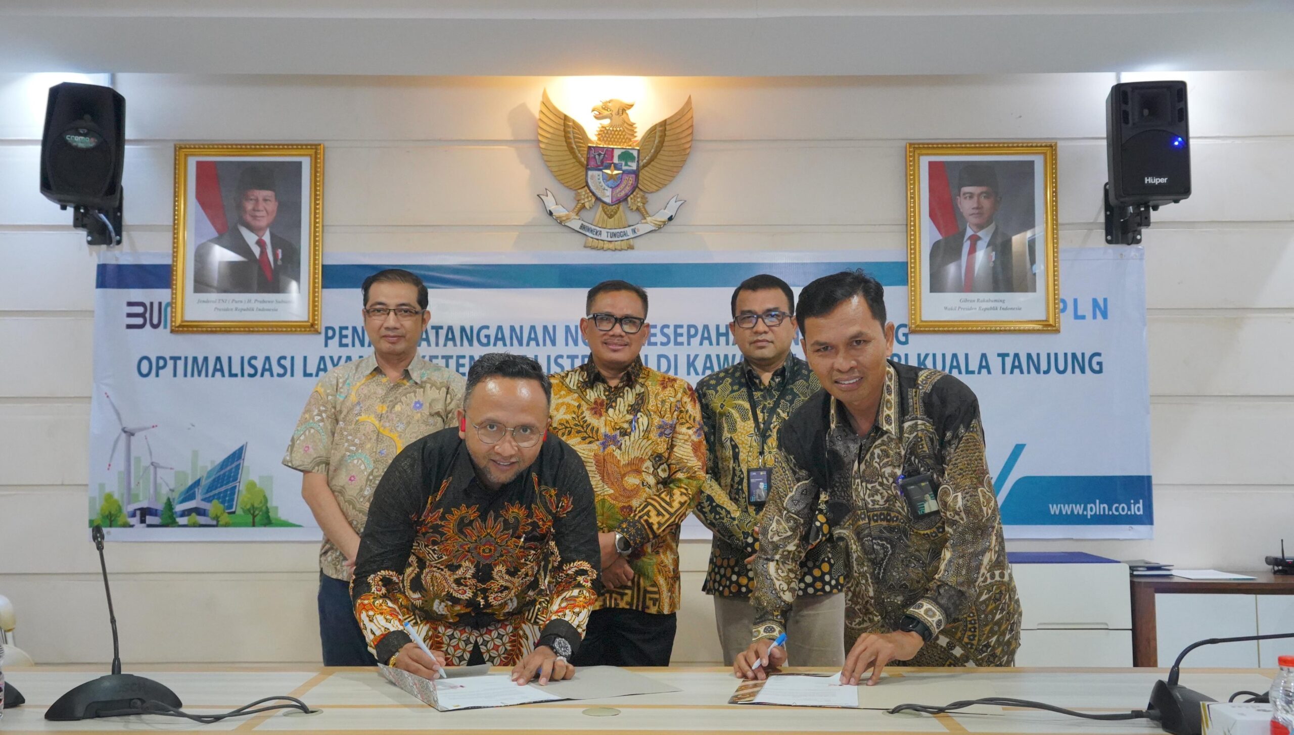 PT PLN (Persero) Unit Induk Distribusi (UID) Sumatera Utara menandatangani Nota Kesepahaman dengan PT Prima Pengembang Kawasan (PPK), anak usaha PT Pelindo, untuk mengoptimalkan layanan kelistrikan di Kawasan Industri Kuala Tanjung (KIKT), Selasa (17/12).