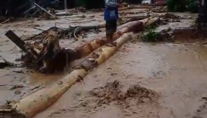 Kota Tua Tapanuli Selatan Diterjang Banjir Bandang