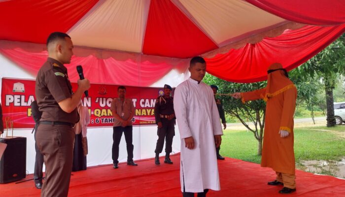 Dua Pria Satu Wanita Dihukum Cambuk Di Aceh Timur
