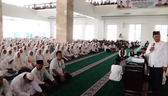 Ribuan Umat Islam Zikir dan Sholawat Akbar Di Masjid Raya Al Abror
