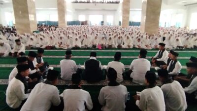 Ribuan Umat Islam Zikir dan Sholawat Akbar Di Masjid Raya Al Abror Ribuan Umat Islam Zikir dan Sholawat Akbar Di Masjid Raya Al Abror