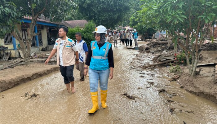 PLN UID Sumut Bersama Srikandi, YBM Salurkan Bantuan Dan Pulihkan Kelistrikan