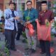 Upaya Penurunan Emisi Global, PGRI Banda Aceh Bagikan 500 Bibit Pohon Untuk 60 Sekolah