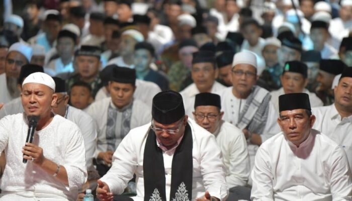 Ratusan Masyarakat Larut Dalam Doa Dan Zikir Malam Renungan 20 Tahun Tsunami 