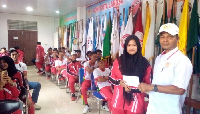 61 Atlet PON XXI Binaan KONI Langsa Terima Tali Asih