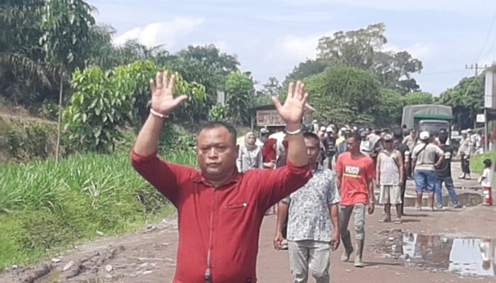 Warga Minta Bupati Simalungun Terpilih Prioritaskan Perbaikan Jalan Rusak